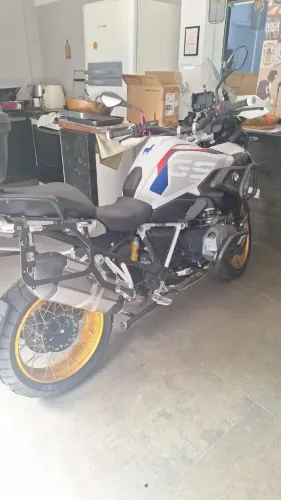 Vendo GSR 1250 ano 22/23