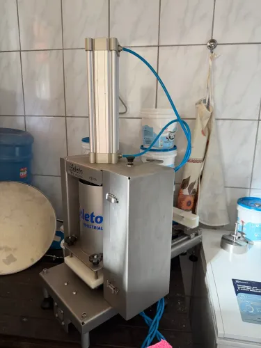 Modeladora de carne seleto FB300