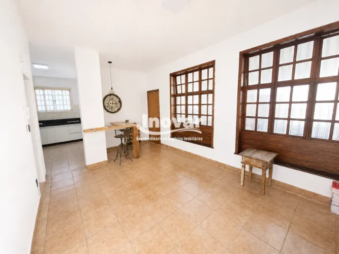 Excelente apartamento de área priativa, com aprox 189 m2 de área total, são 3 quartos, sui
