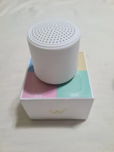 Caixa de Som Portátil Bluetooth Branca 3W RMS Com Microfone e Luzes LED