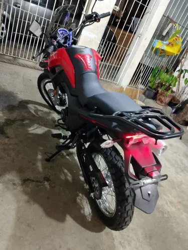 VENDO A MOTO ESTA ZERA, AINDA ESTA NO PLÁSTICO E ESTA SEM PLACA 