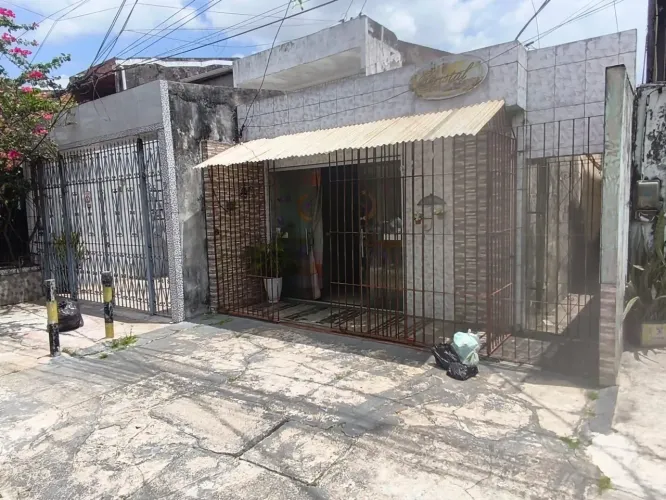 Imóvel com Ponto Comercial + 4 Kitnets ®