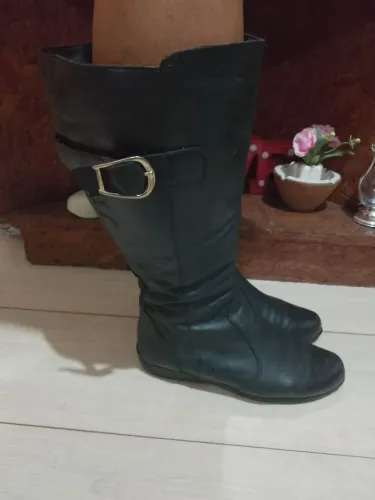 Bota em couro n°35/36  melhor para panturrilha grossa 