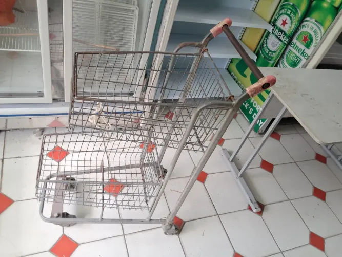 Carrinho de compras usado pra vender logo