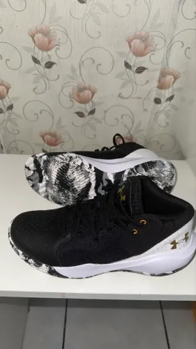 Tênis Under Armour Jet 21