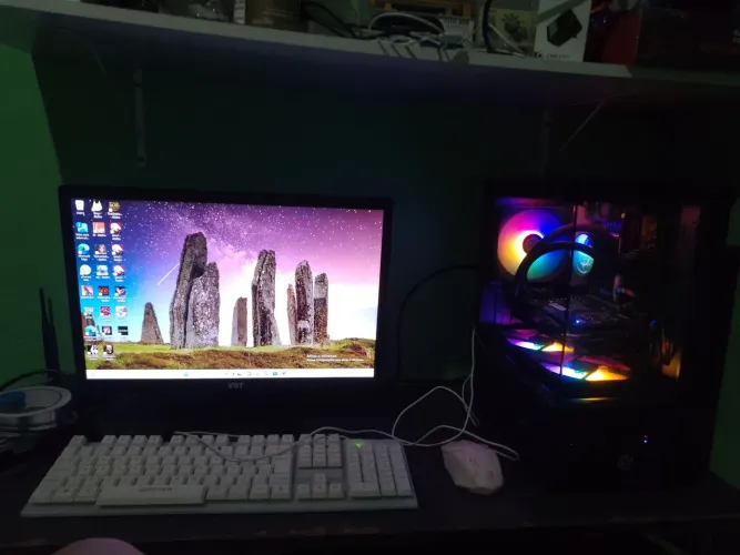 PC GAMER, XEON E5 2667V4, 32GB RAM DDR4 , GPU RX580 8GB VRAM+ 1TB ARMAZENAMNTO+128 GB SSD.