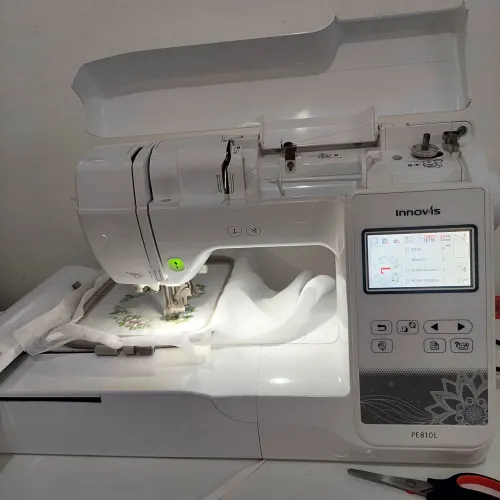 Máquina de bordar Brother PE810L 