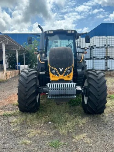 Trator Valtra BH214 4x4 Cabinado Rodado Duplo