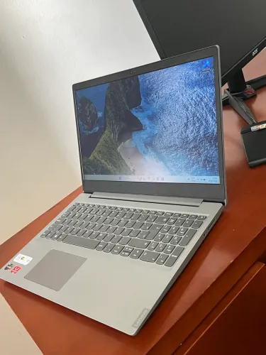 Notebook Lenovo Gamer Ryzen 5 semi-novo!!