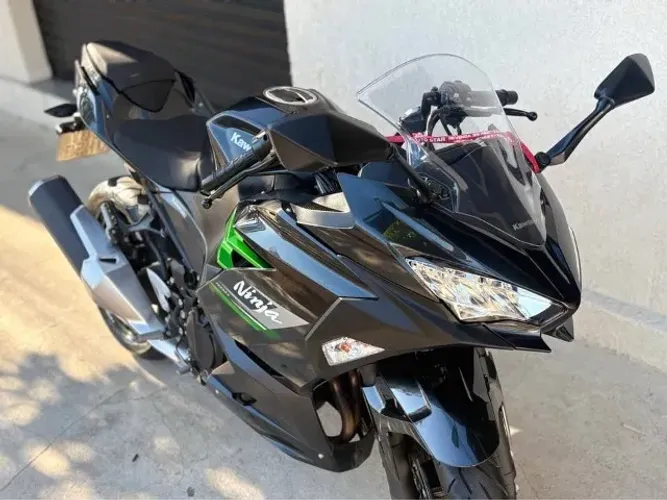 Kawasaki Ninja 400 2023 impecável