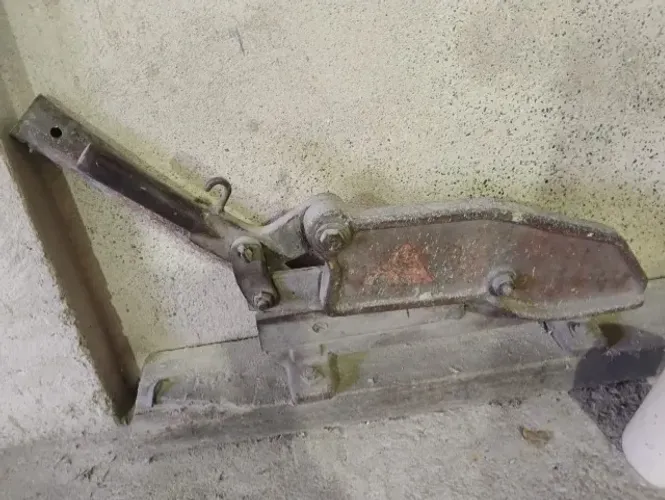 Guilhotina manual para corte de chapa/barra metálica