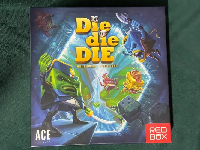 Jogo de Tabuleiro Die Die Die edição do Catarse