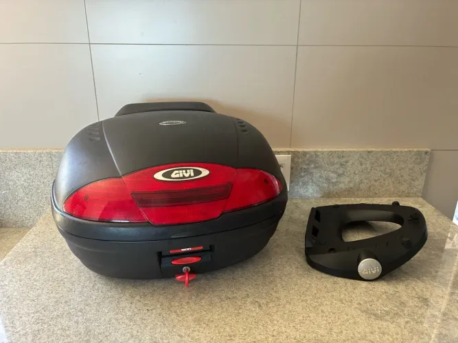 Kit Baú GIVI, encosto e suporte Monolock