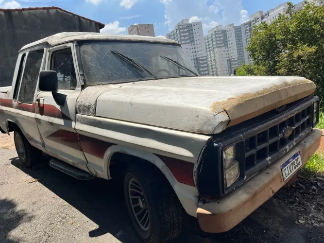 Ford F-1000 S. S. Diesel / S.s. Diesel Turbo 1985