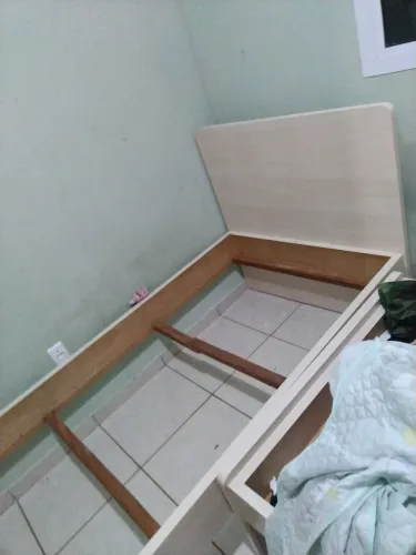 Cama resistente solteiro, e colchão de molas