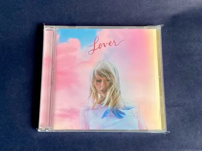 CD Taylor Swift - Lover (importado) (versão do boxset que inclui 2 Voice Memos)