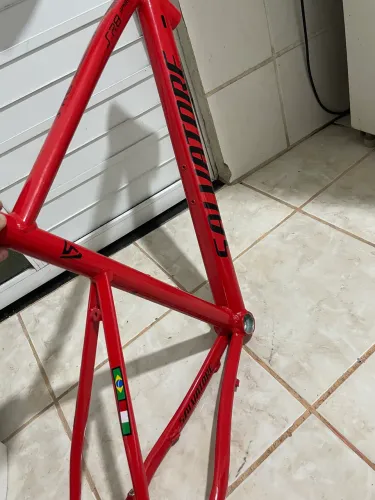 Vendo Quadro  49 acompanha garfo ? ?de bicicleta speed tipo de freio a disco ou ferradura 