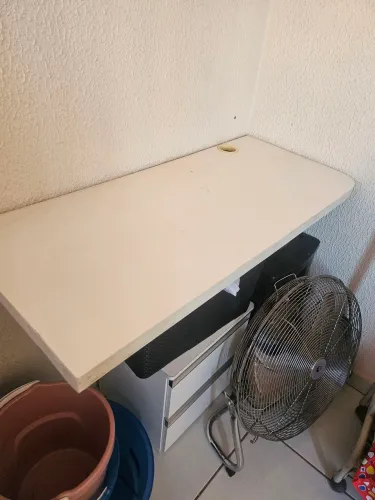 Mesa de parede e gaveteiro planejado 