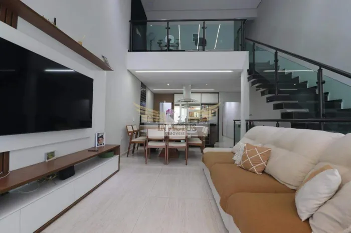 Sobrado em Condomínio com 3 Quartos para Alugar, 260m² - Parque São Vicente, Mauá/SP.