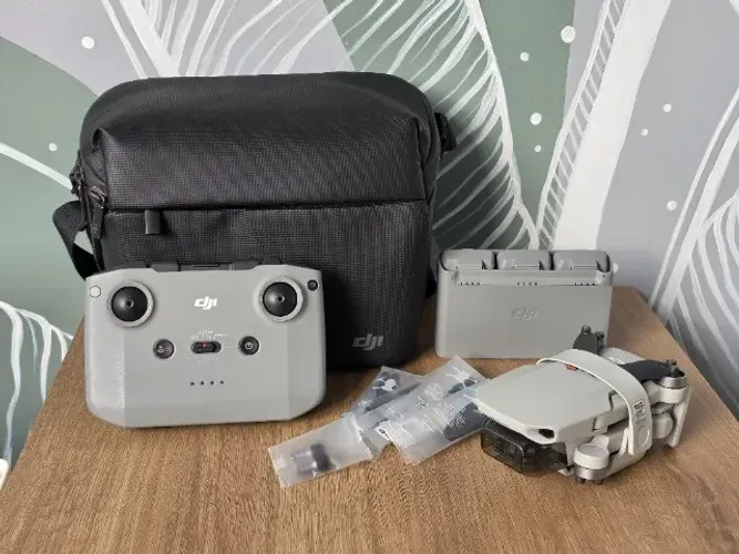 DJI Mini 2 Fly More Combo