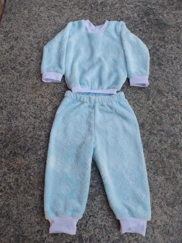 Costureira fechamento pijamas 
