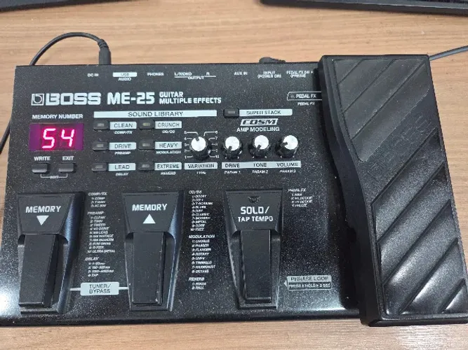 Pedaleira Boss ME-25 em perfeito estado + fonte