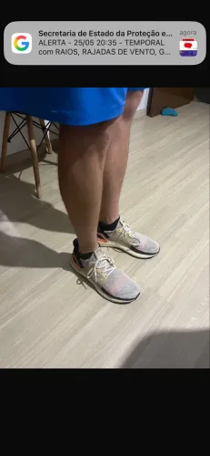 Adidas Ultraboost 19 na coloração Clear Brown.