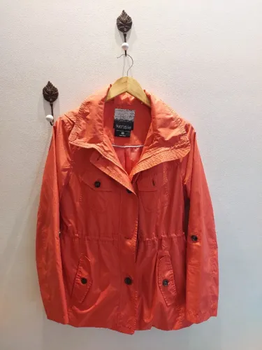 casaco de nylon Kensye, feminino, usado, estado de novo, manga comprida, cor cereja,cap