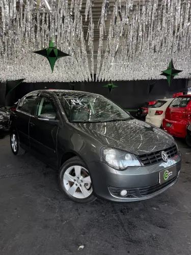 Volkswagen Polo Sedan 1.6 MI Total Flex 8V 4P 2014