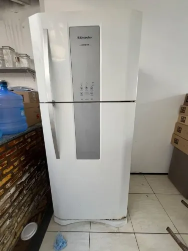 Geladeira Electrolux Duplex Branca com Painel Digital - Usada