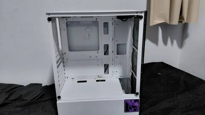 Gabinete rise mode com lateral de vidro