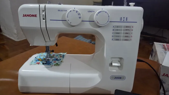 Máquina de Costura Janome 2008