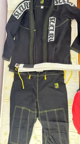 Kimono Sucuri A3 preto e amarelo 