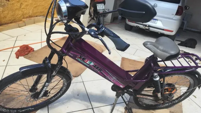 BICICLETA ELETRICA MUITO NOVA COM AMORTECEDORES TRASEIROS