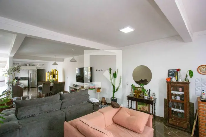 Casa à Venda - Centro, 6 Quartos, 177 m2
