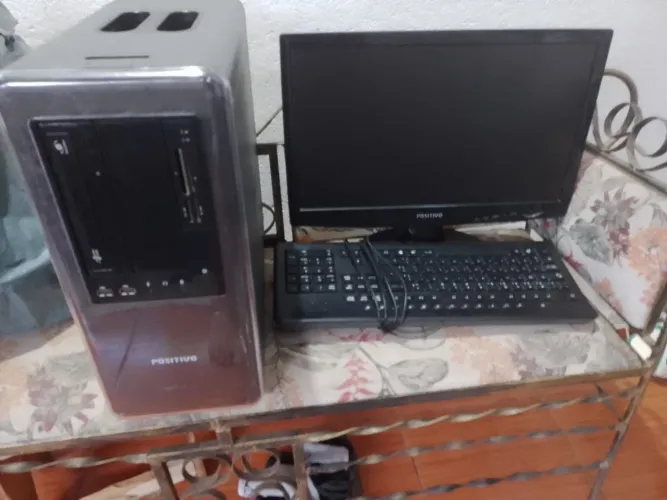 Computador Positivo Intel E5409 completo com Linux.