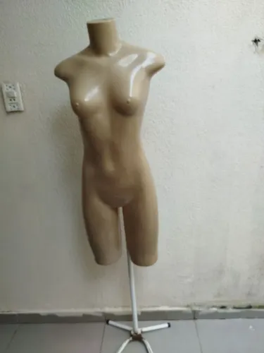 Manequim com suporte feminino