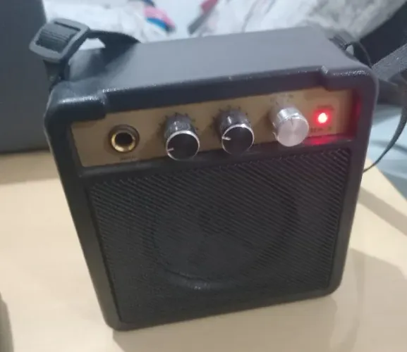 Mini Amplificador De Guitarra De 5W Com Bateria 9V e Cabo P10