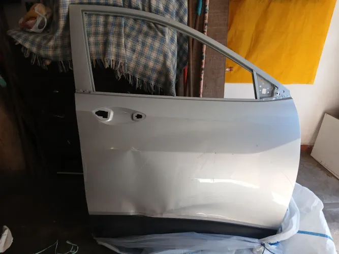 Porta traker lado esquerdo com amassado 