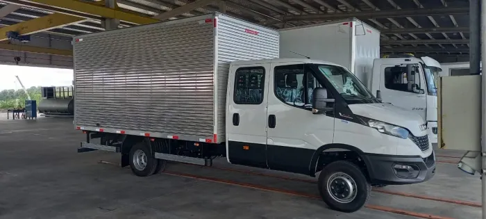 Vendo baú caminhão 4,50 comprimento