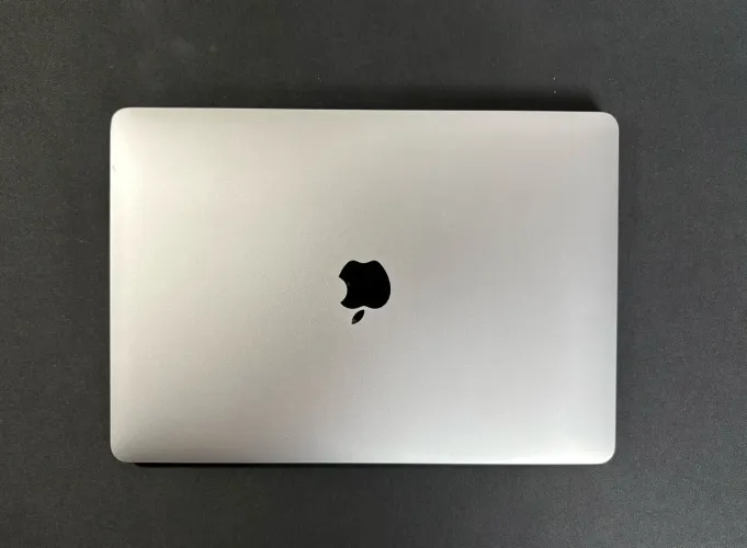 MacBook Air 13" 2020 | Intel Core i5 | 8GB RAM | 512GB SSD + Acessórios