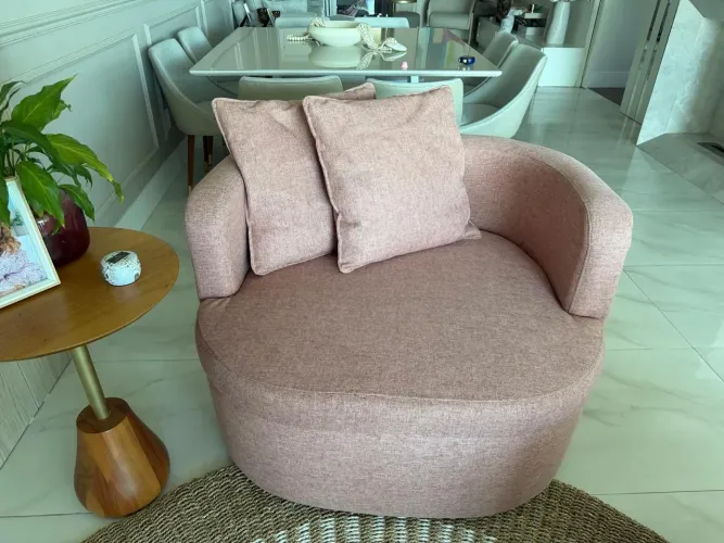 Par de Poltronas giratórias de alto padrão. Em perfeito estado. 