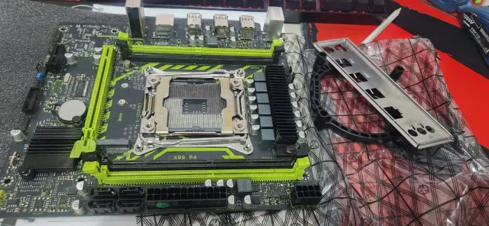 Placa Mãe X99 P4 p/ Intel Xeon E5 V3 e V4 - Suporte DDR4 NVMe