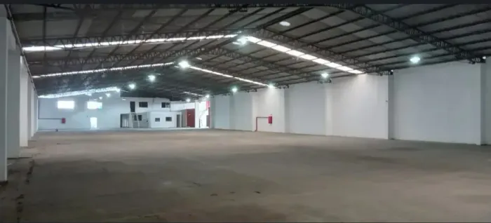 ALUGO GALPÃO PROXIMO A PONTA NEGRA COM HABITE-SE E AVCB DE 2000 M2