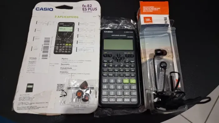 Kit Calculadora Científica Casio fx-82ES PLUS (2nd edition) + JBL Tune 110 Fone de Ouvido