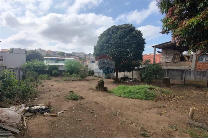 Terreno com Localização Privilegiada a 5 Minutos do Centro 658m² de Oportunidade!