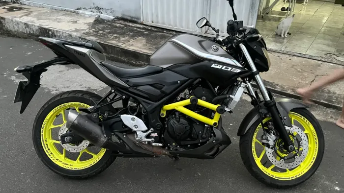 Moto MT-03 2019 yamaha - troco em carro