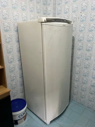 Geladeira bem conservada Frost Free