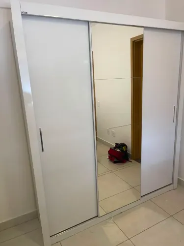ROUPEIRO 3 PORTAS DE CORRER E ESPELHO NOVO