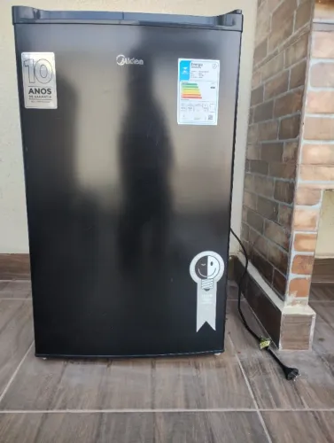 Frigobar Midea Preto 124 litros